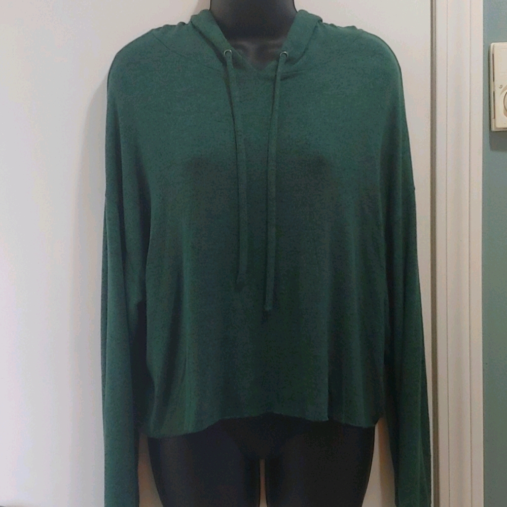 Flowy cropped hoodie